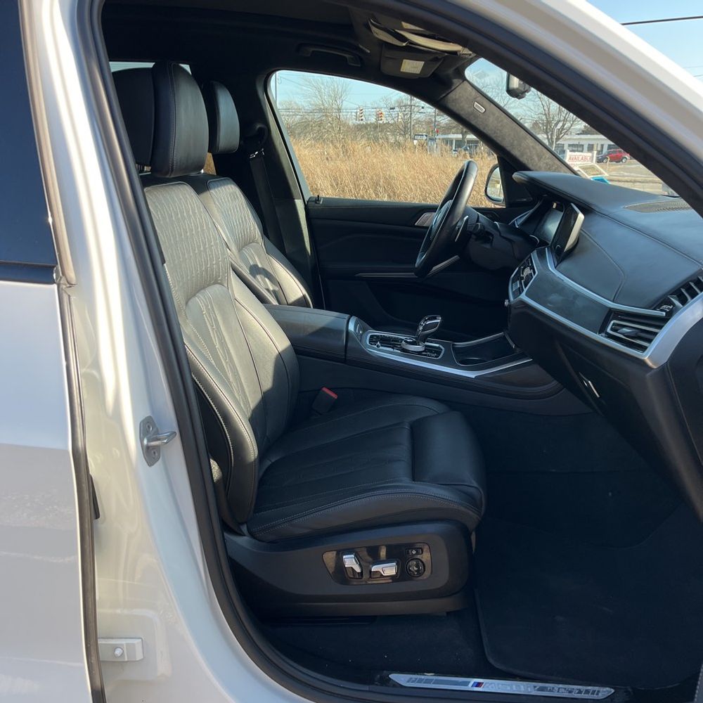 2022 BMW X7 M50i