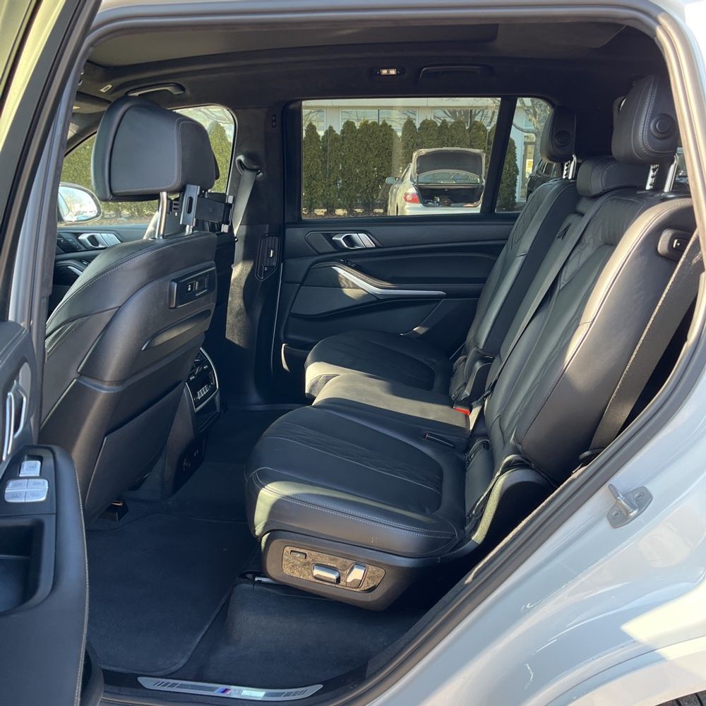 2022 BMW X7 M50i