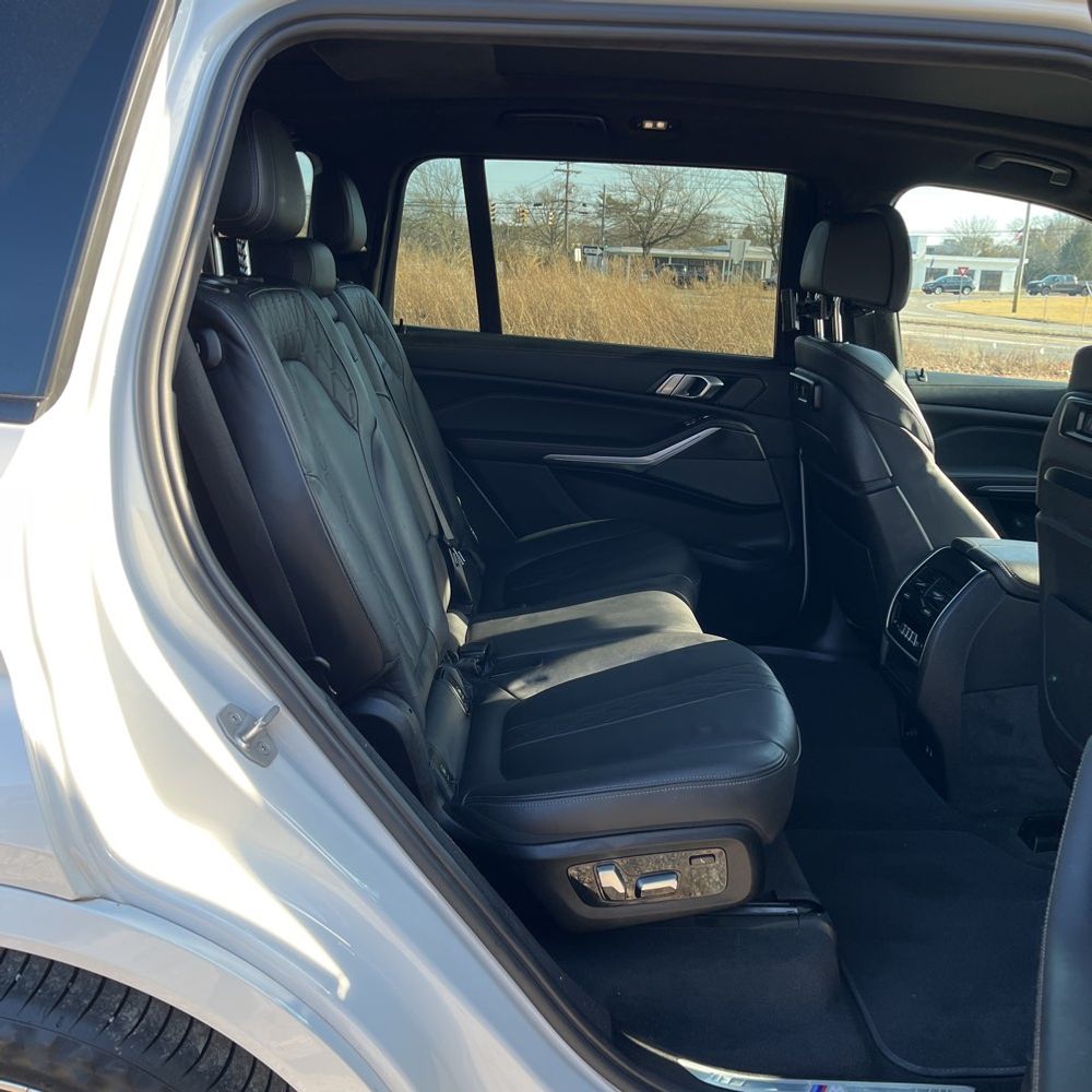 2022 BMW X7 M50i