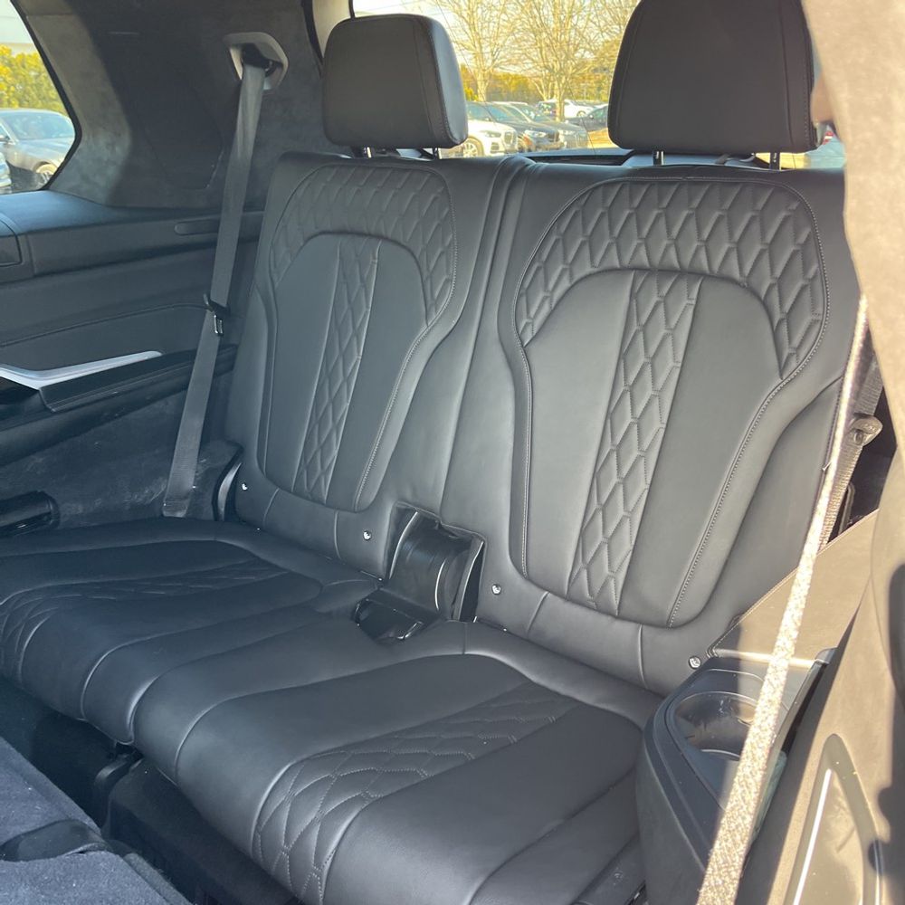 2022 BMW X7 M50i