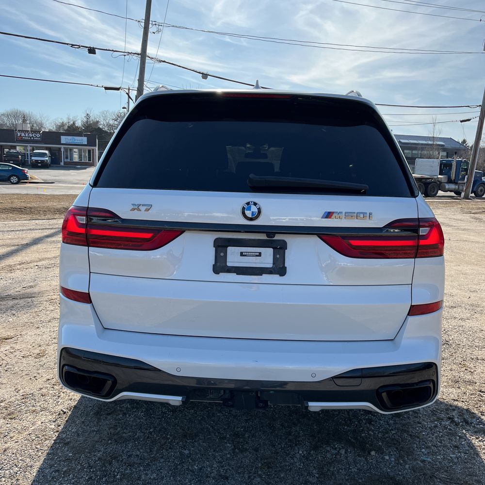 2022 BMW X7 M50i