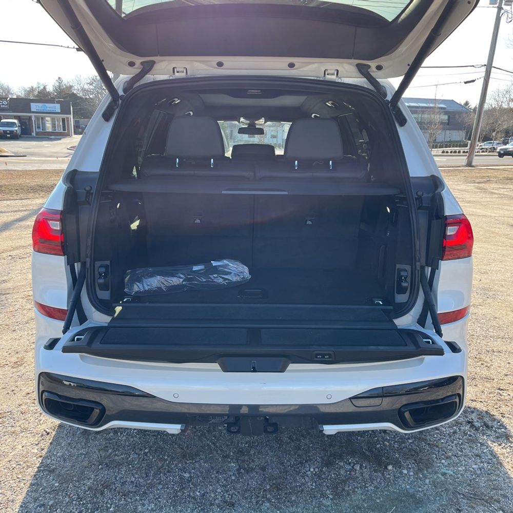 2022 BMW X7 M50i