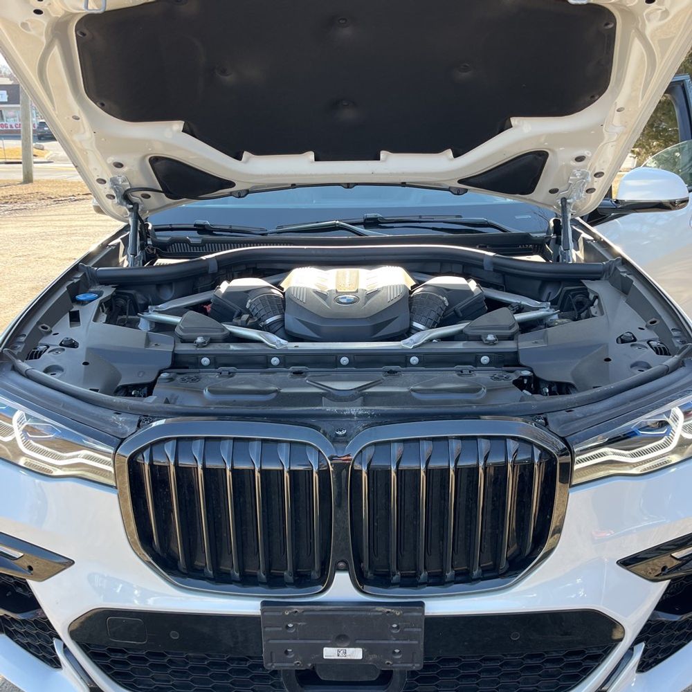 2022 BMW X7 M50i
