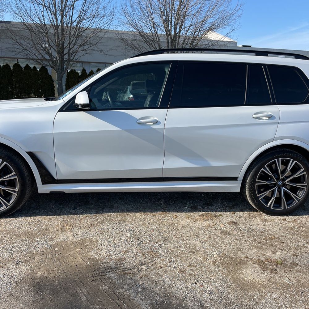 2022 BMW X7 M50i