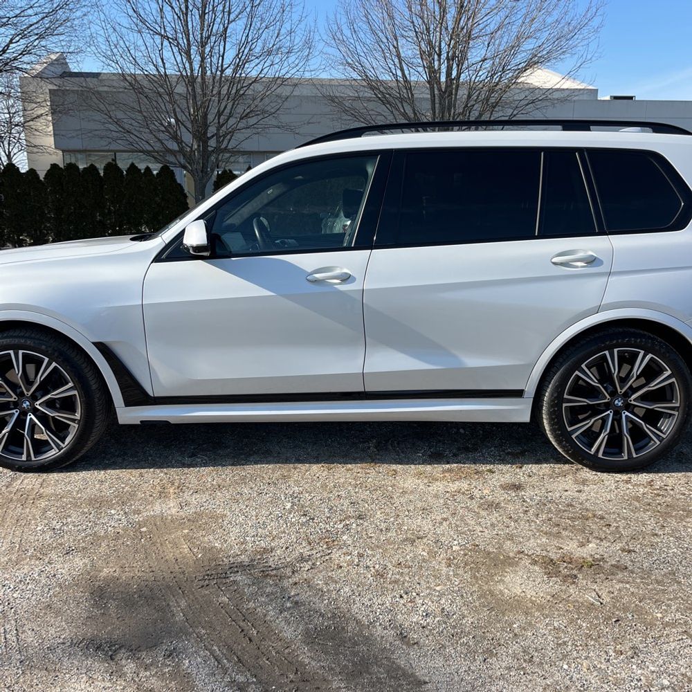 2022 BMW X7 M50i