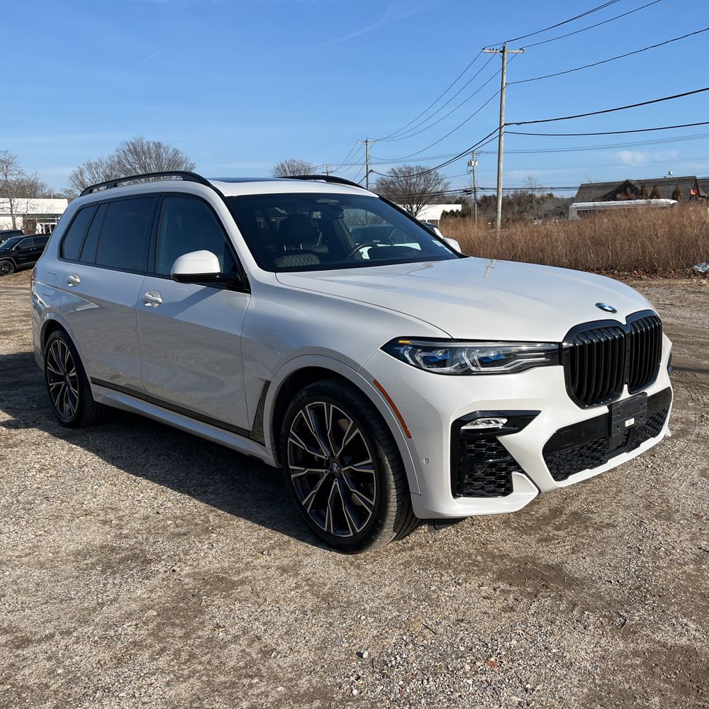 2022 BMW X7 M50i