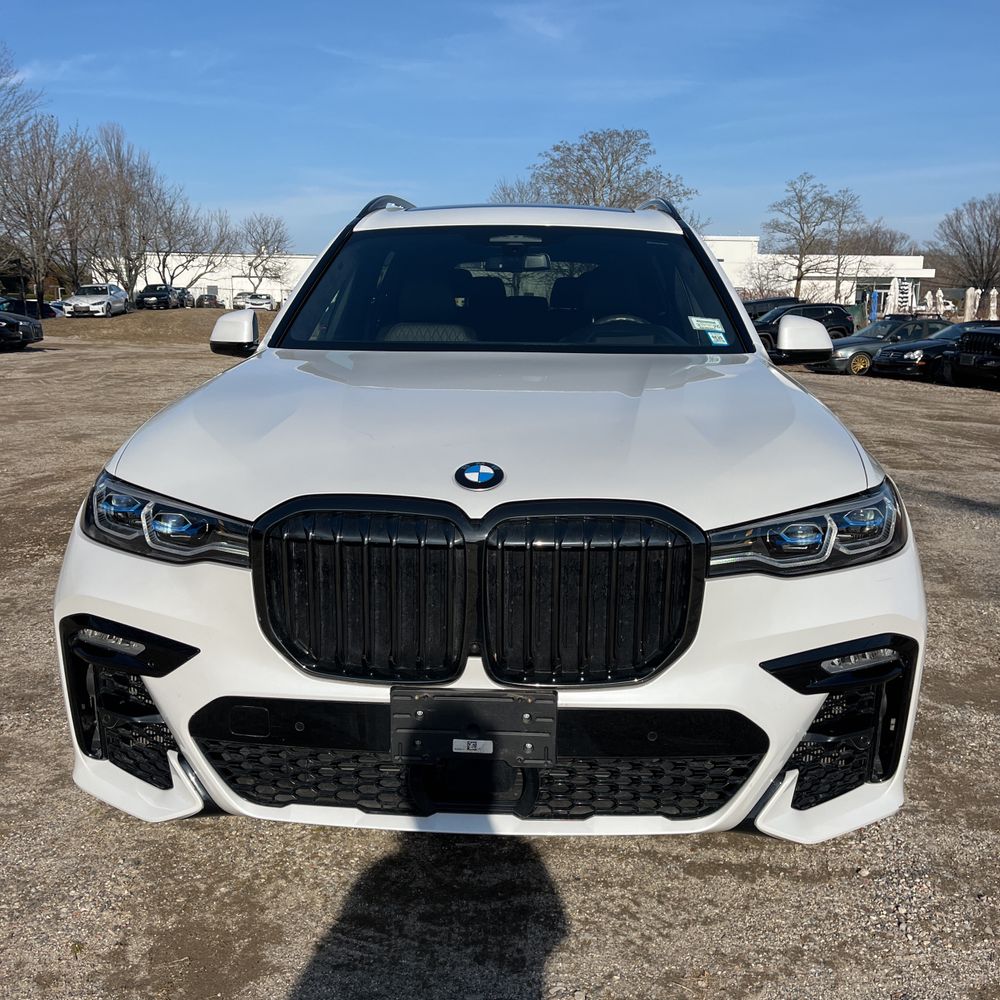 2022 BMW X7 M50i