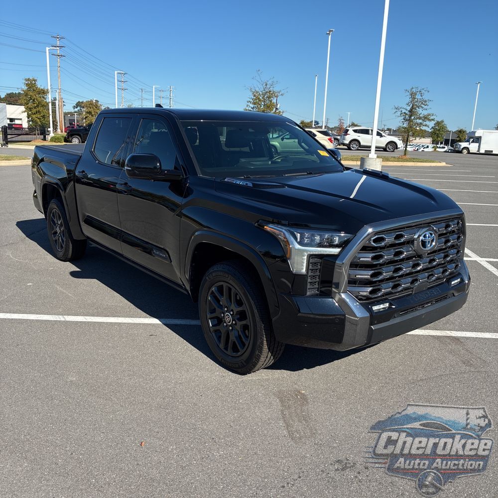 2023 Toyota Tundra Platinum HV