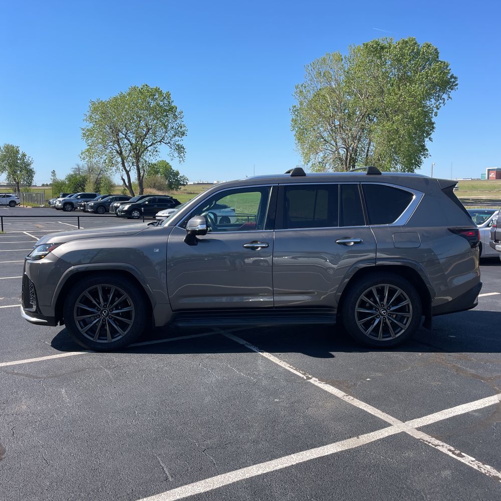 2023 Lexus LX 600 F SPORT Handling