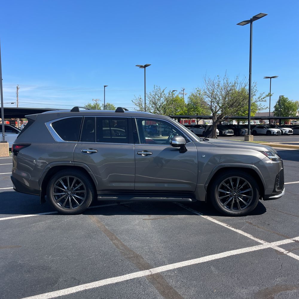 2023 Lexus LX 600 F SPORT Handling