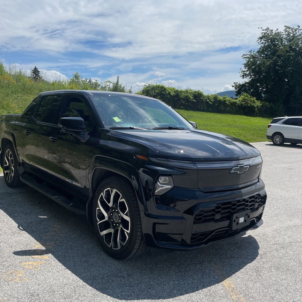 2024 Chevrolet Silverado EV RST