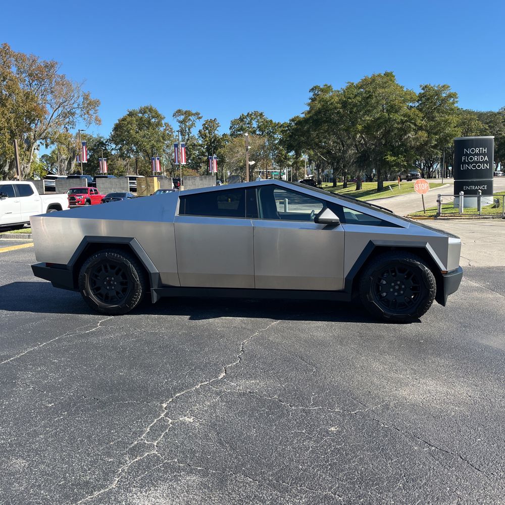 2024 Tesla Cybertruck Base