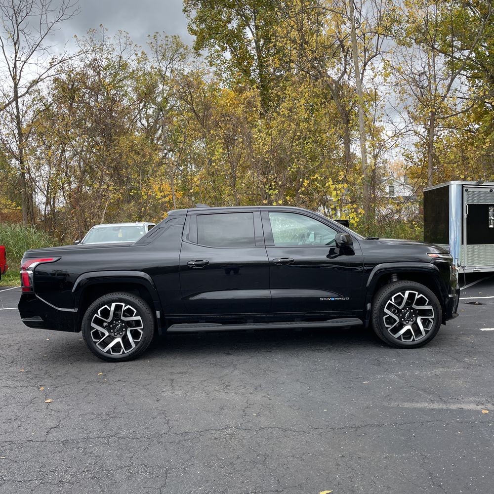 2024 Chevrolet Silverado EV RST