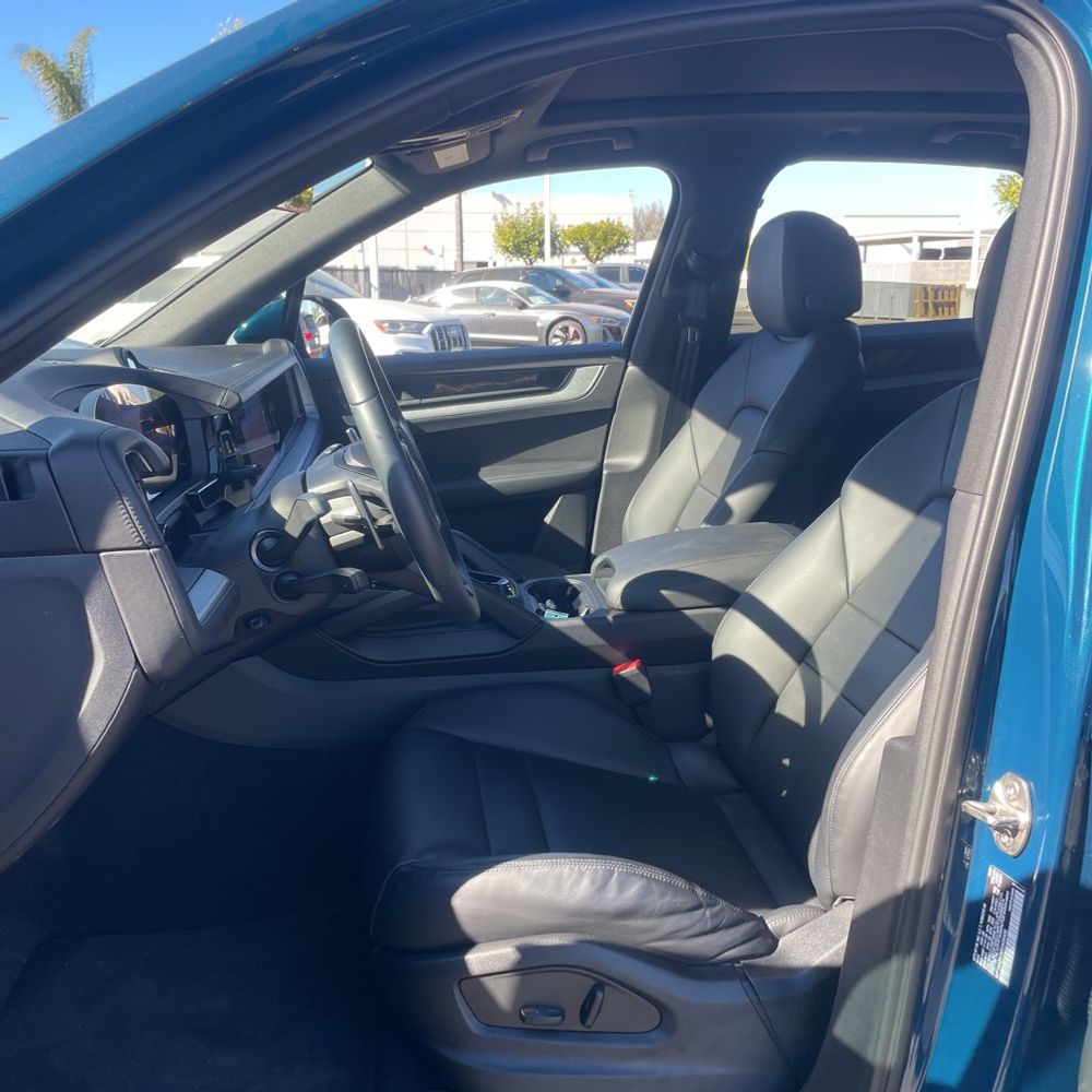 2024 Porsche Cayenne Base