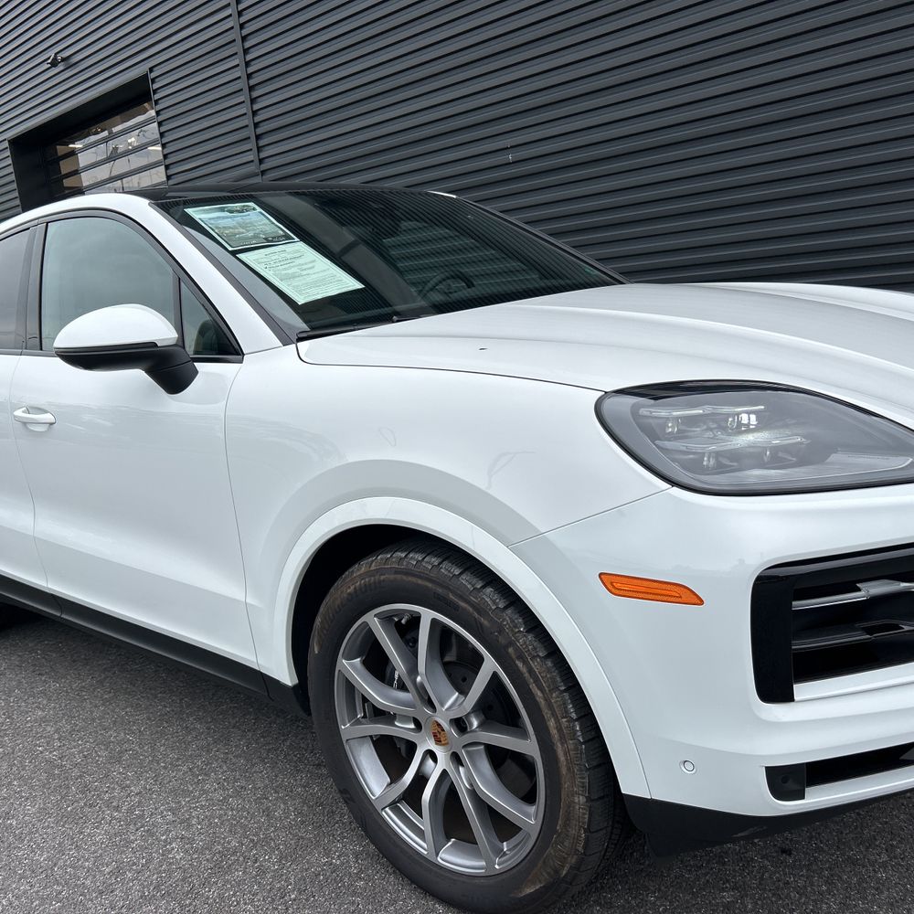 2025 Porsche Cayenne Base
