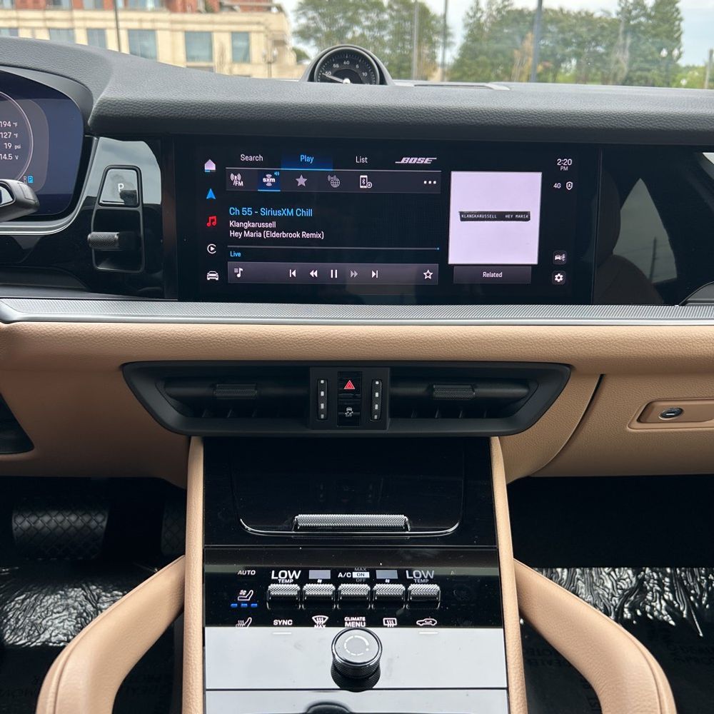 2025 Porsche Cayenne Base