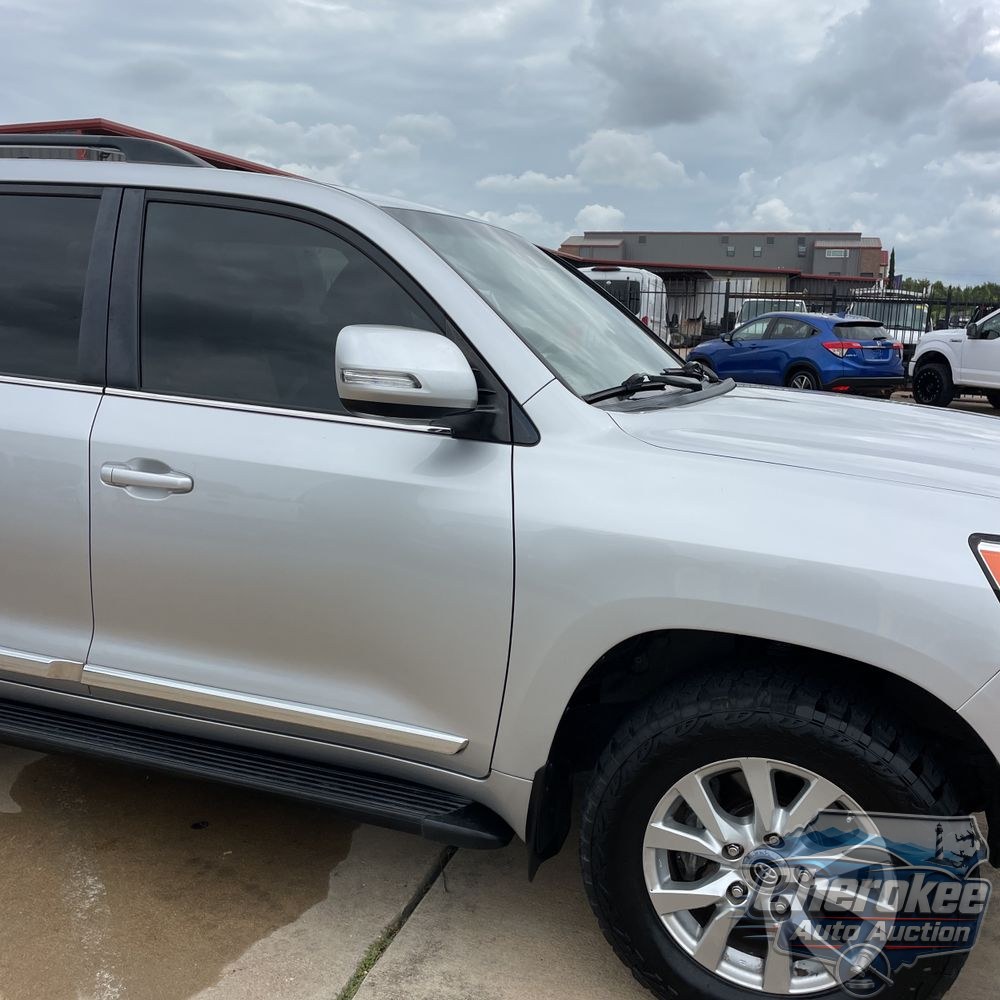 2018 Toyota Land Cruiser Base