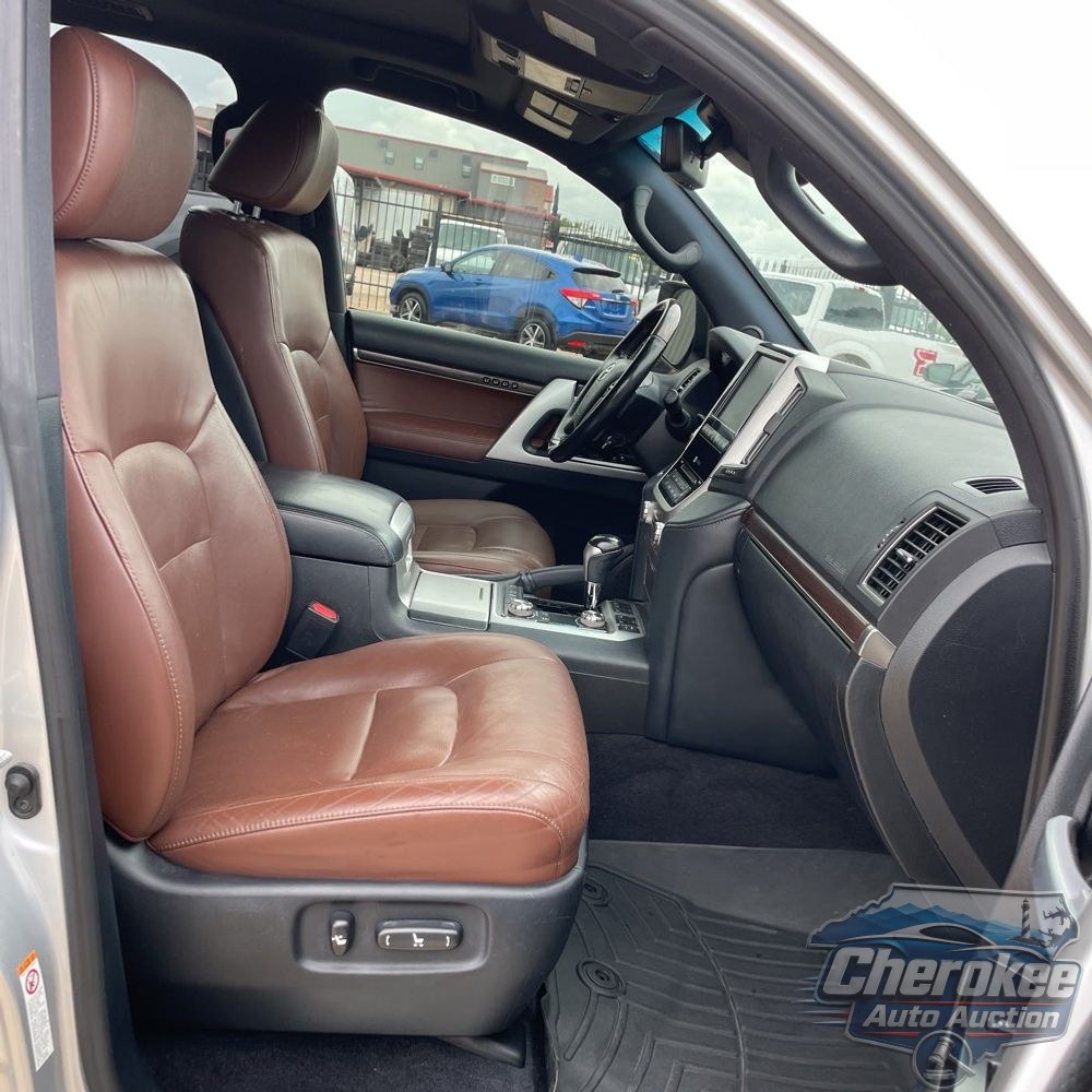 2018 Toyota Land Cruiser Base
