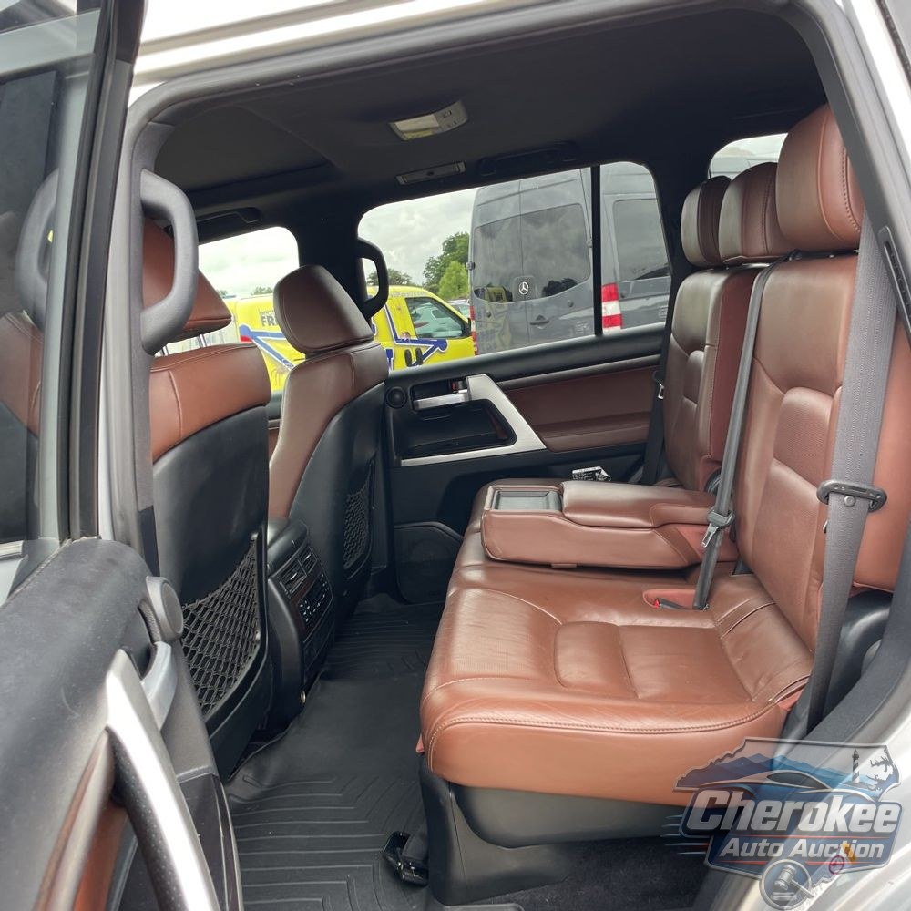 2018 Toyota Land Cruiser Base
