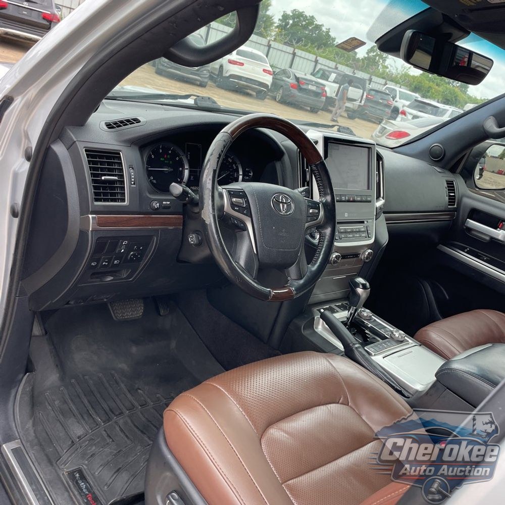 2018 Toyota Land Cruiser Base