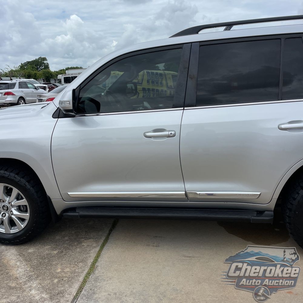 2018 Toyota Land Cruiser Base