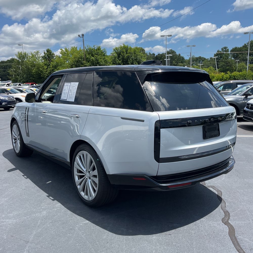 2024 Land Rover Range Rover P530 SE