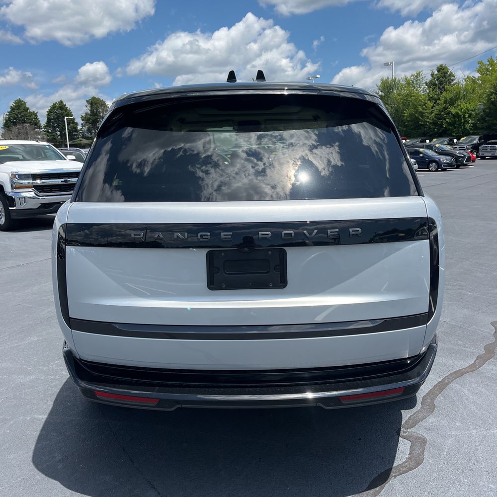 2024 Land Rover Range Rover P530 SE