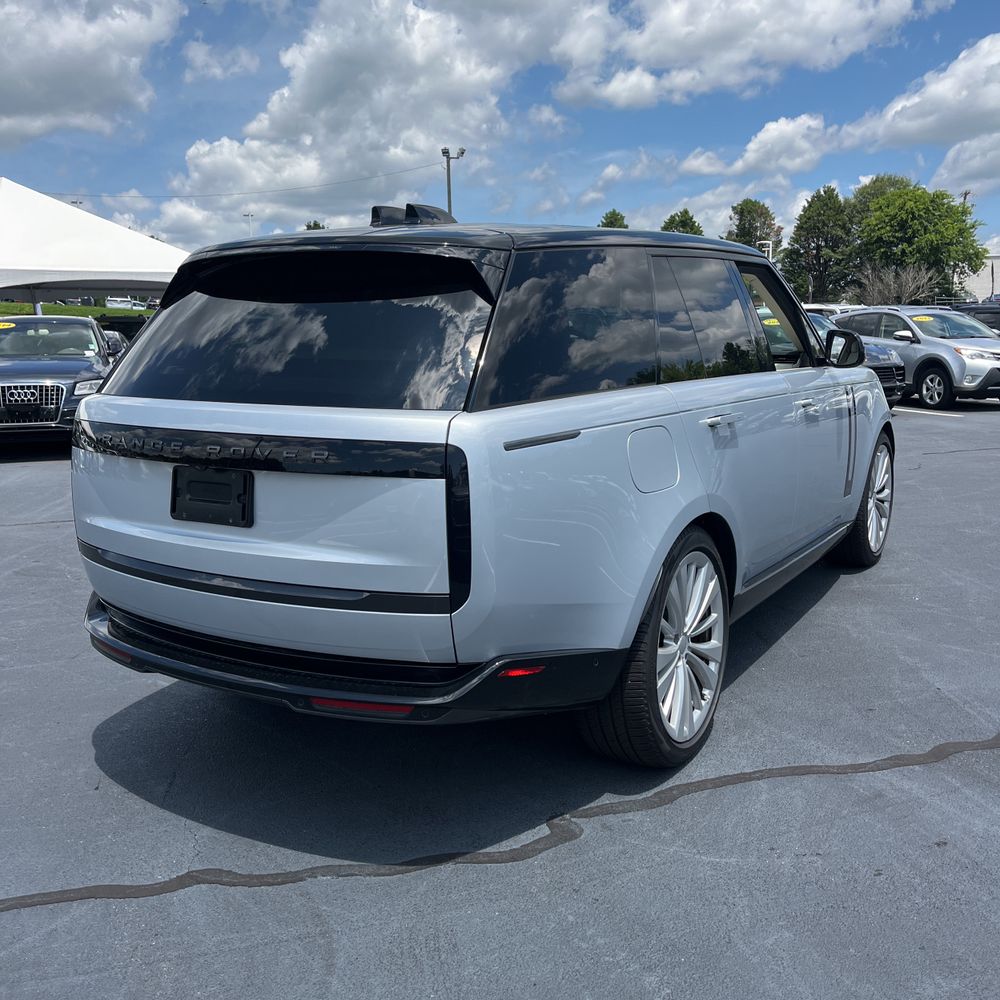2024 Land Rover Range Rover P530 SE