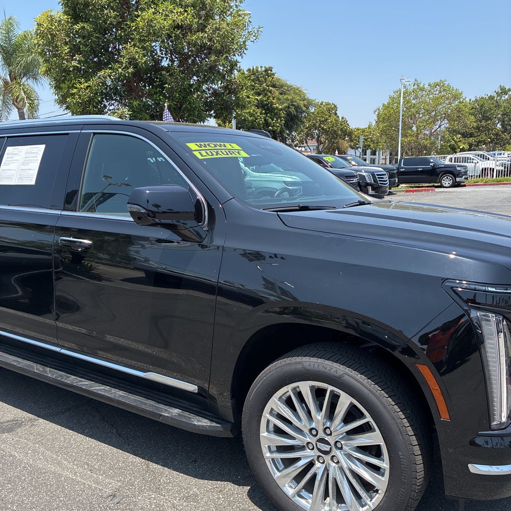 2025 Cadillac Escalade ESV Premium Luxury