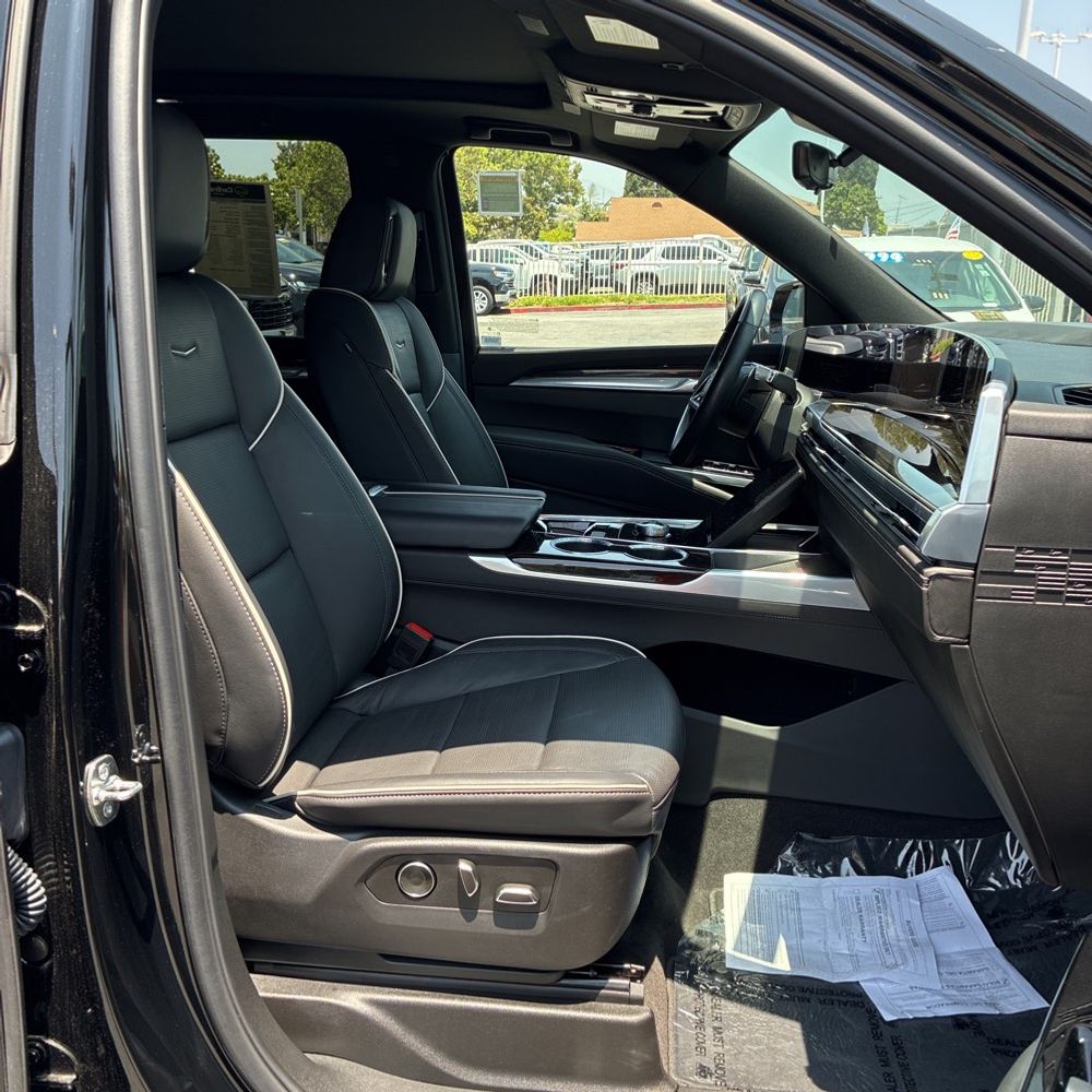 2025 Cadillac Escalade ESV Premium Luxury