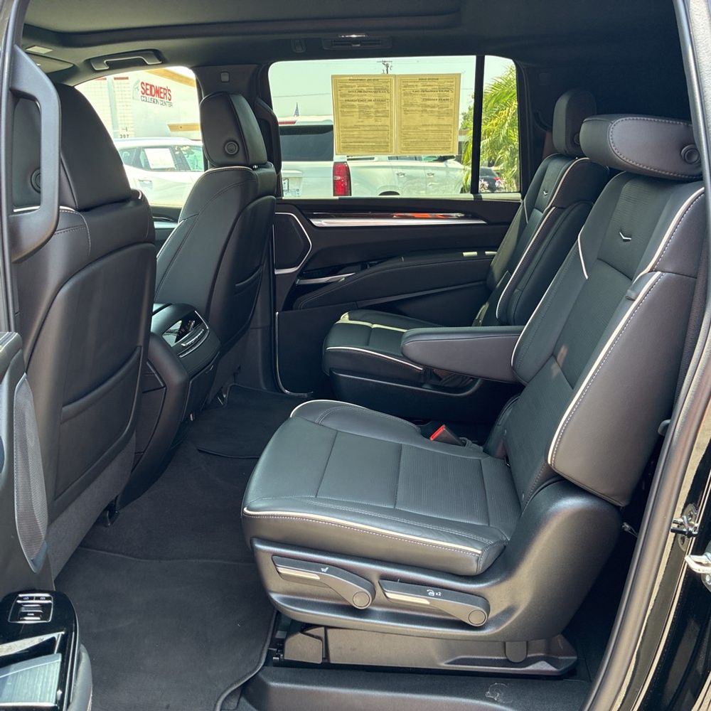 2025 Cadillac Escalade ESV Premium Luxury