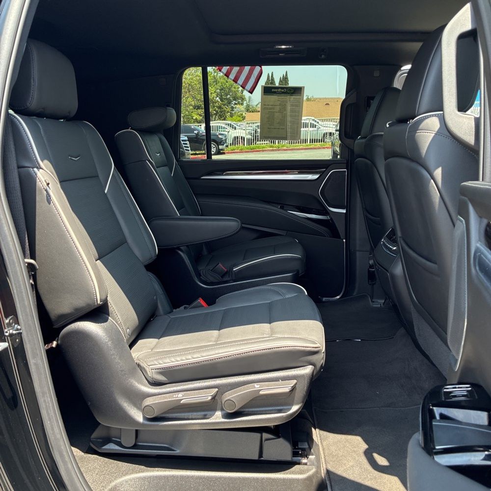 2025 Cadillac Escalade ESV Premium Luxury