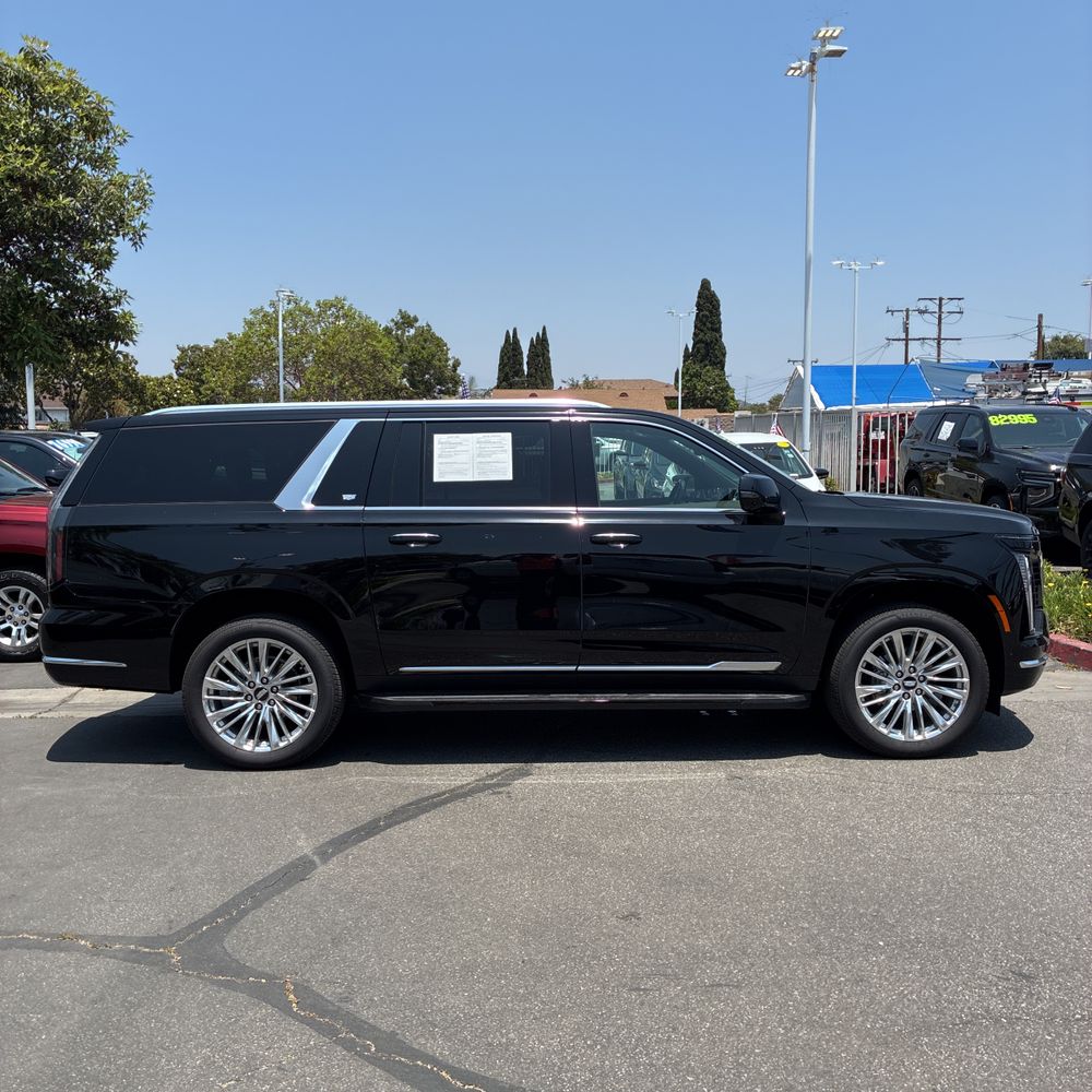 2025 Cadillac Escalade ESV Premium Luxury