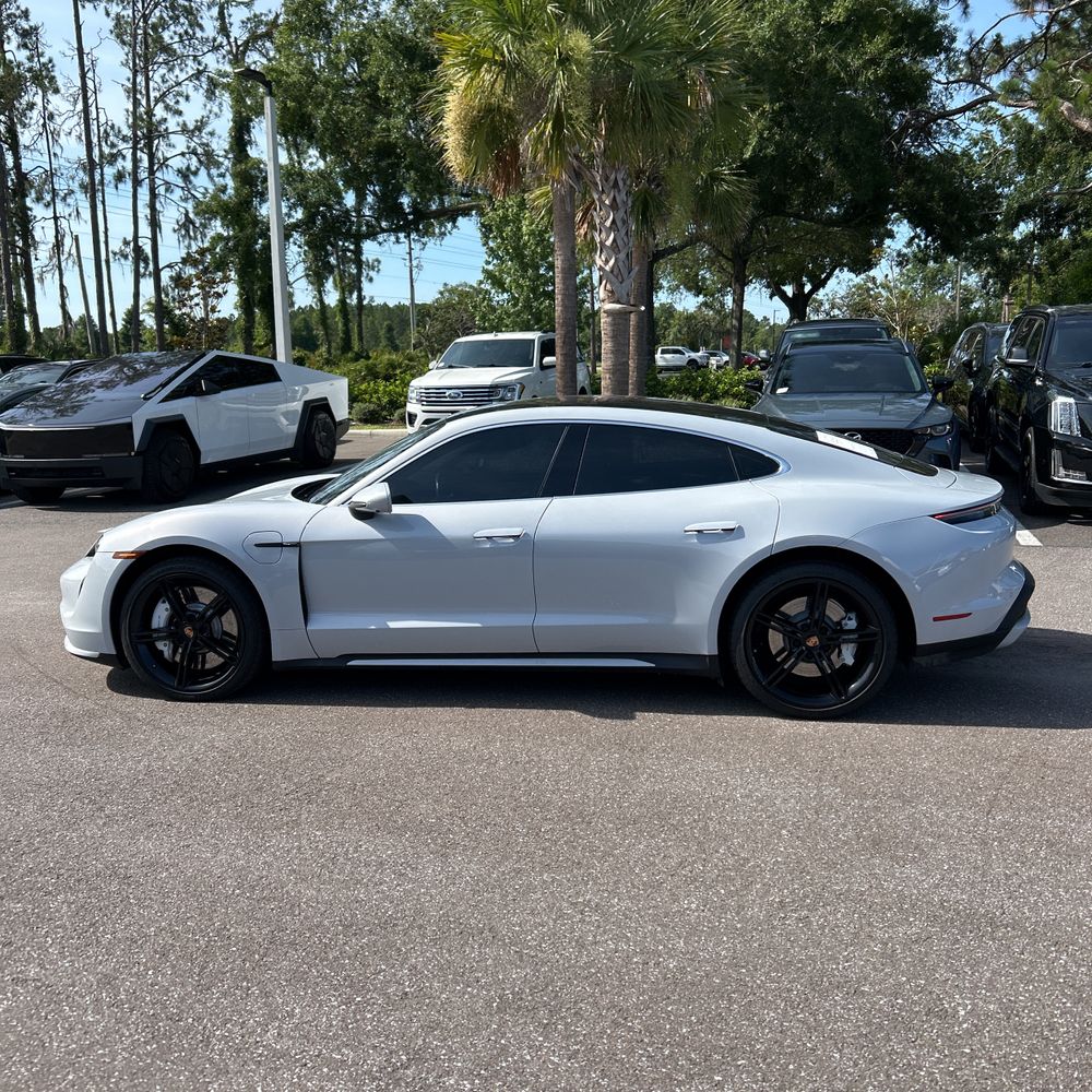 2021 Porsche Taycan Turbo