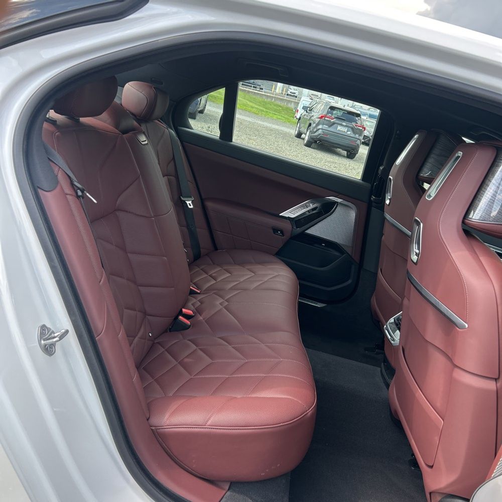 2023 BMW 7-Series 760xi