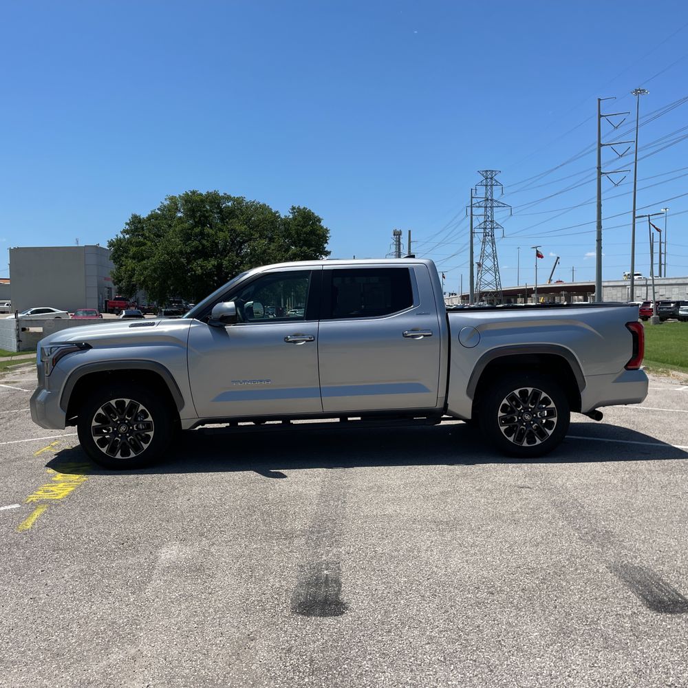 2025 Toyota Tundra Limited HV