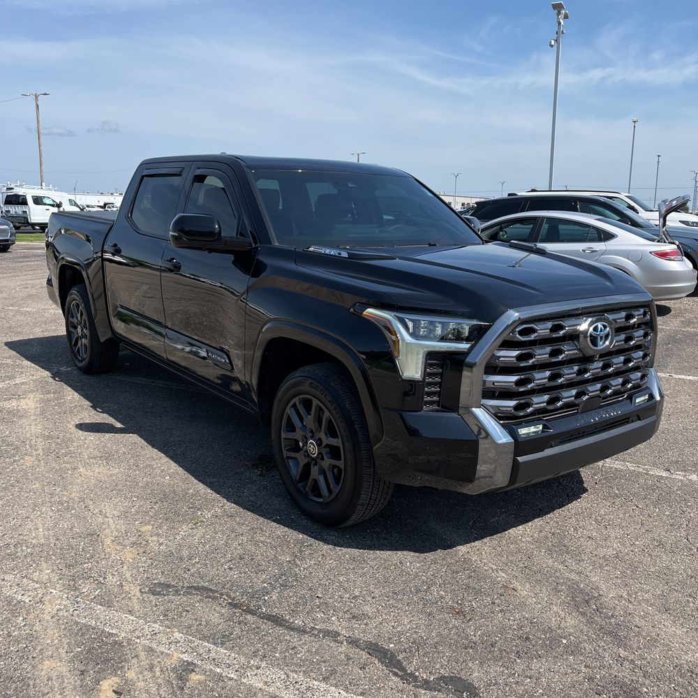 2024 Toyota Tundra Platinum HV