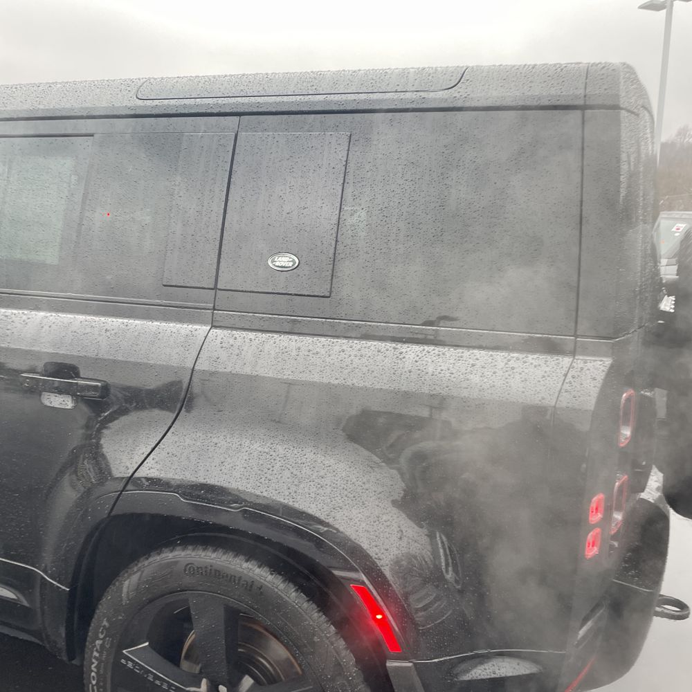 2024 Land Rover Defender 110 V8 P525