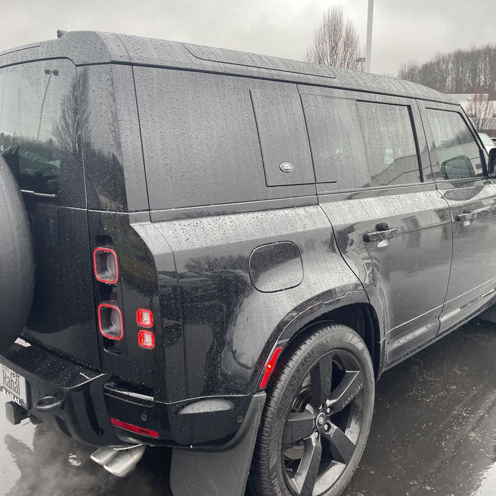 2024 Land Rover Defender 110 V8 P525