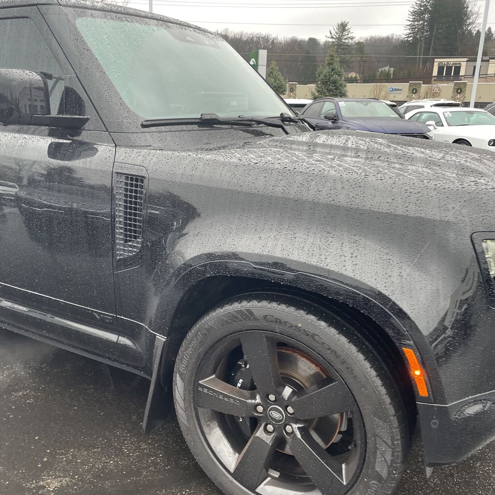 2024 Land Rover Defender 110 V8 P525