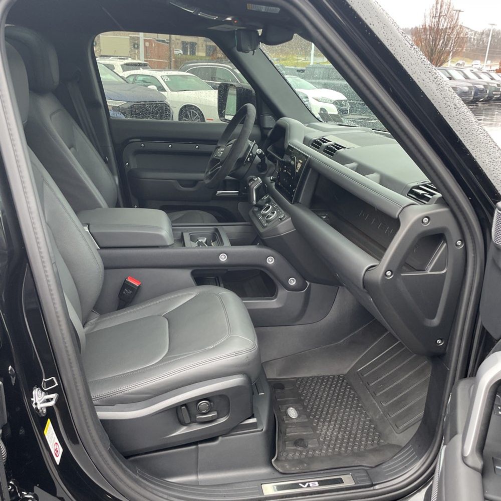2024 Land Rover Defender 110 V8 P525
