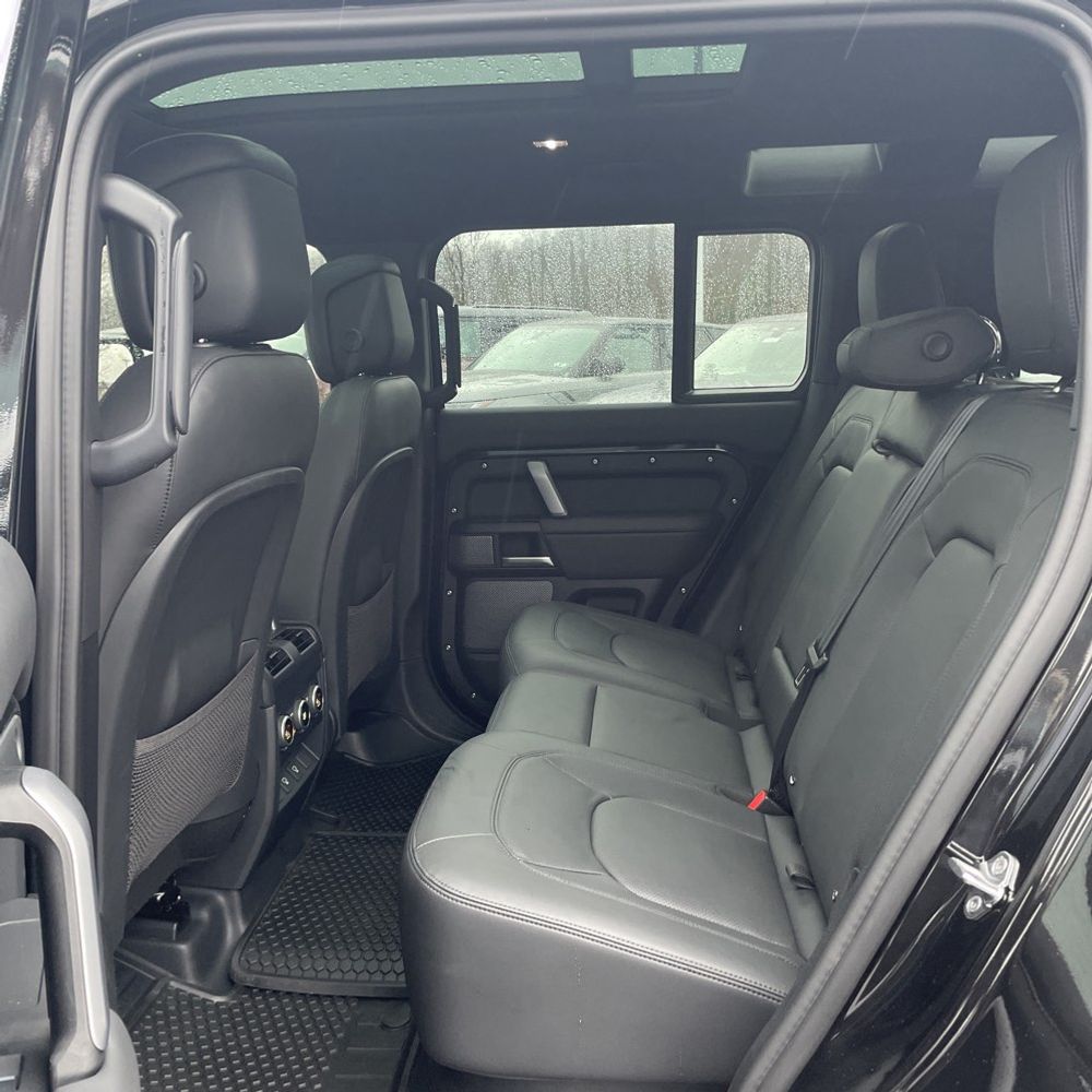 2024 Land Rover Defender 110 V8 P525