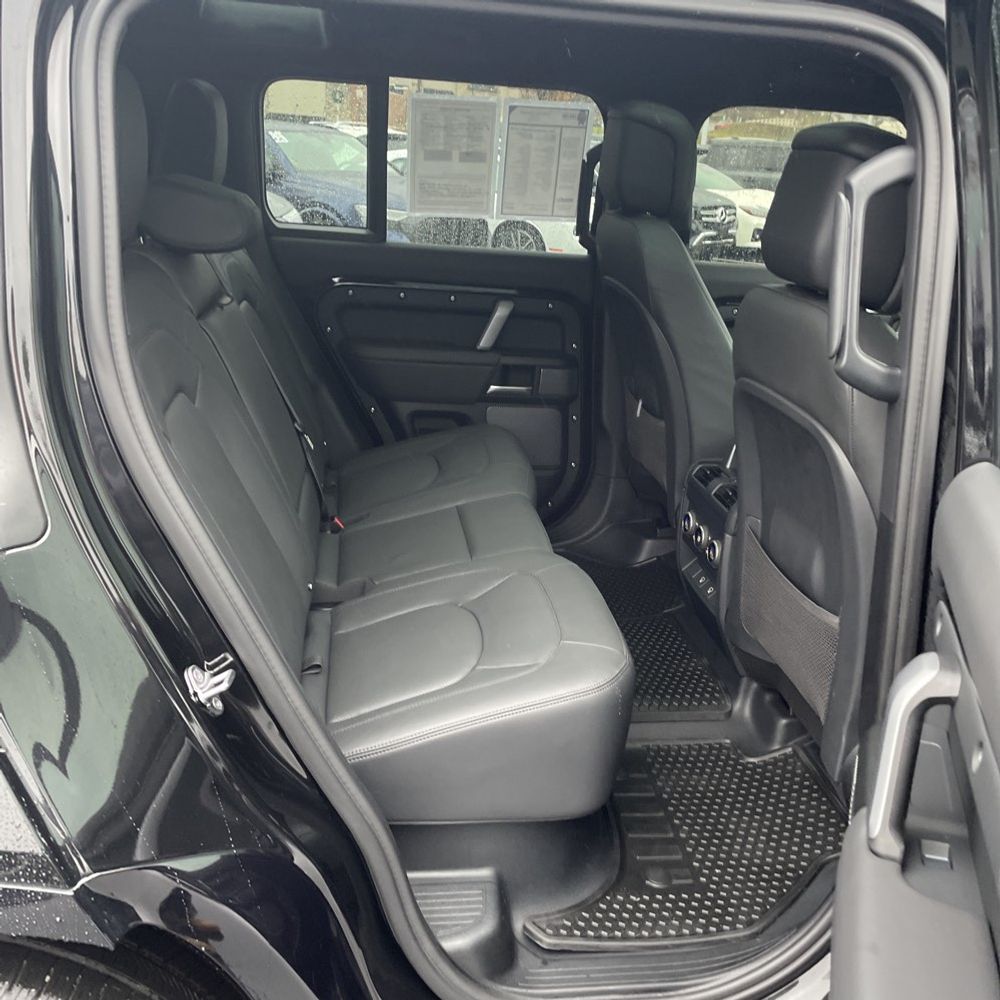 2024 Land Rover Defender 110 V8 P525