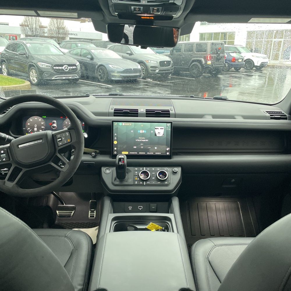 2024 Land Rover Defender 110 V8 P525