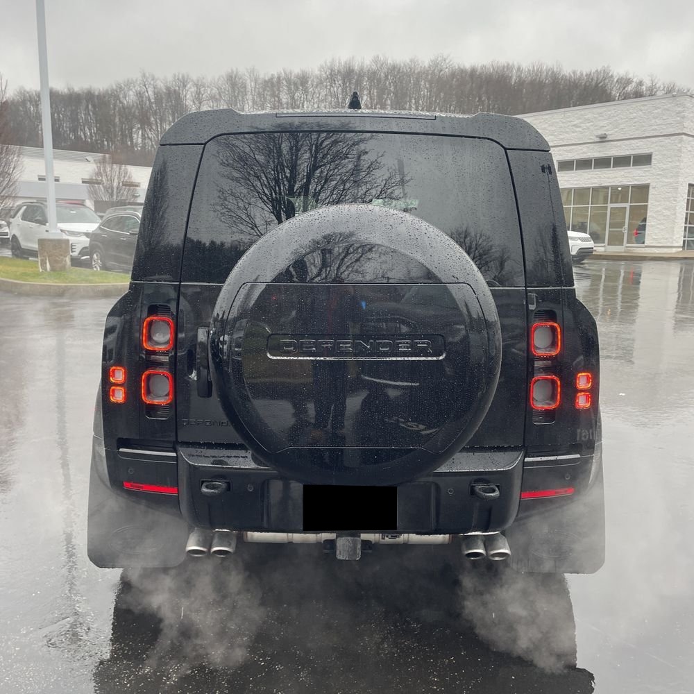 2024 Land Rover Defender 110 V8 P525