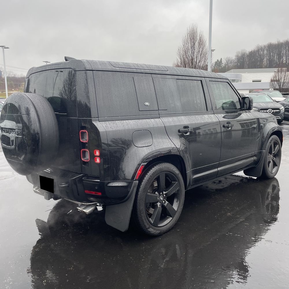 2024 Land Rover Defender 110 V8 P525