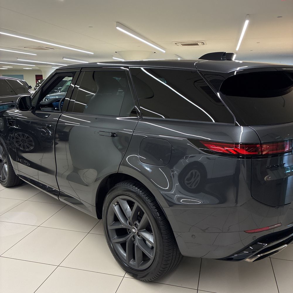 2025 Land Rover Range Rover Sport P460e Dynamic SE