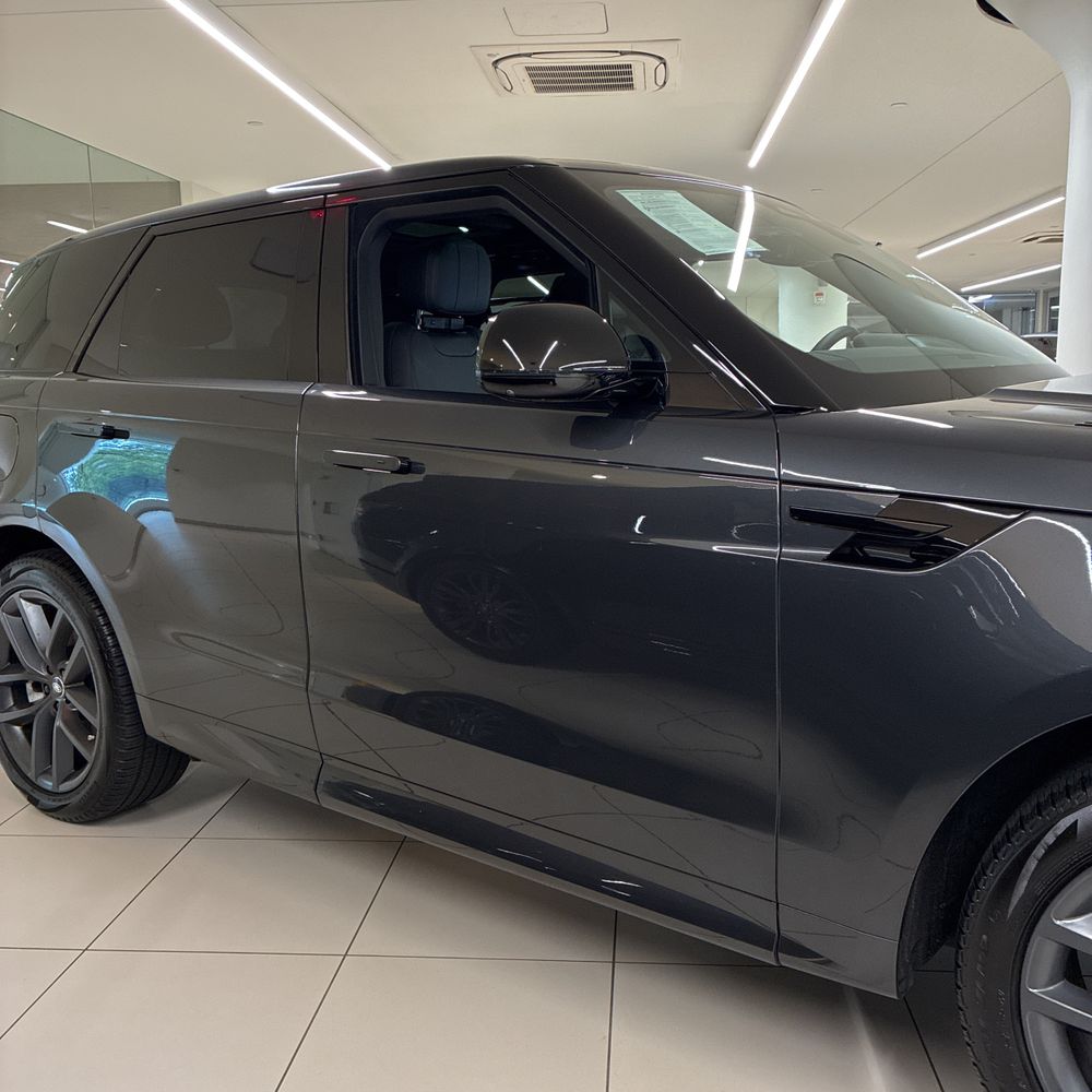 2025 Land Rover Range Rover Sport P460e Dynamic SE