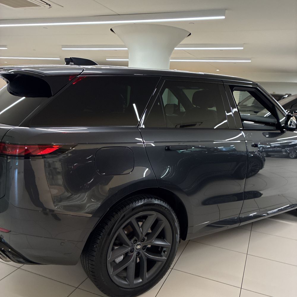 2025 Land Rover Range Rover Sport P460e Dynamic SE