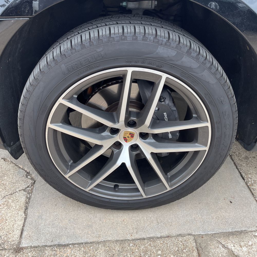 2024 Porsche Macan Base